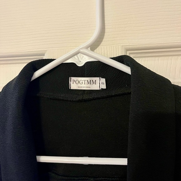 Classic Black Suit Jacket with Professional Design - Picture 3 of 3